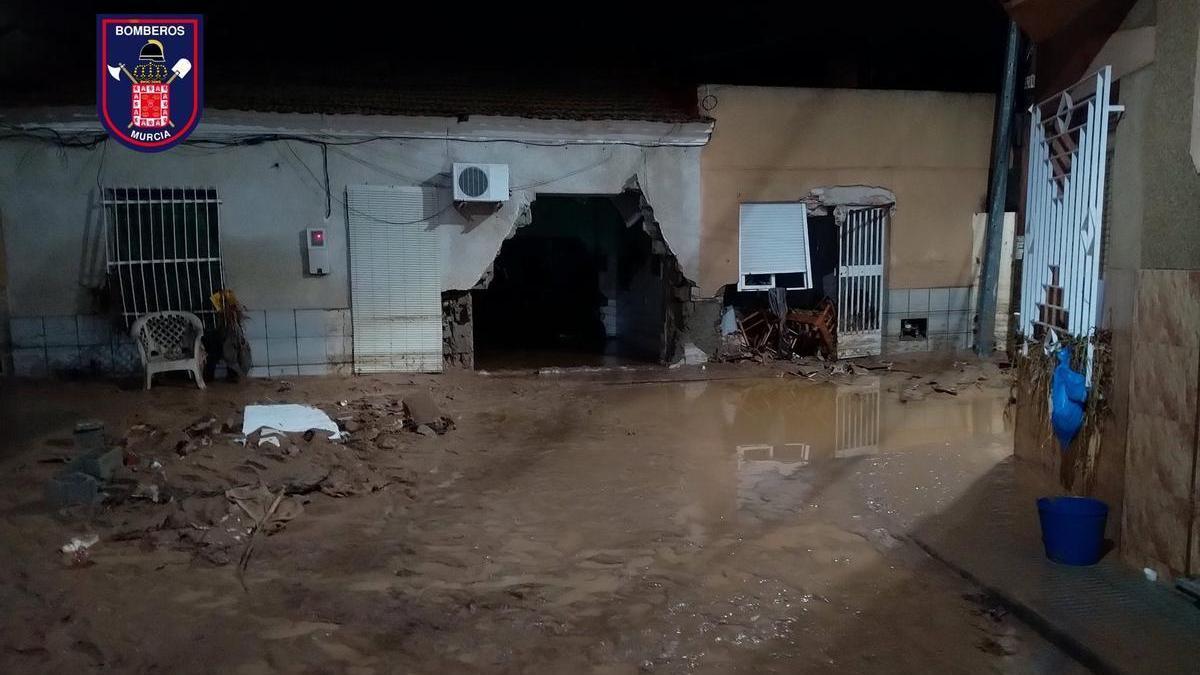 Destrozos en una vivienda de Javalí Viejo, esta madrugada.