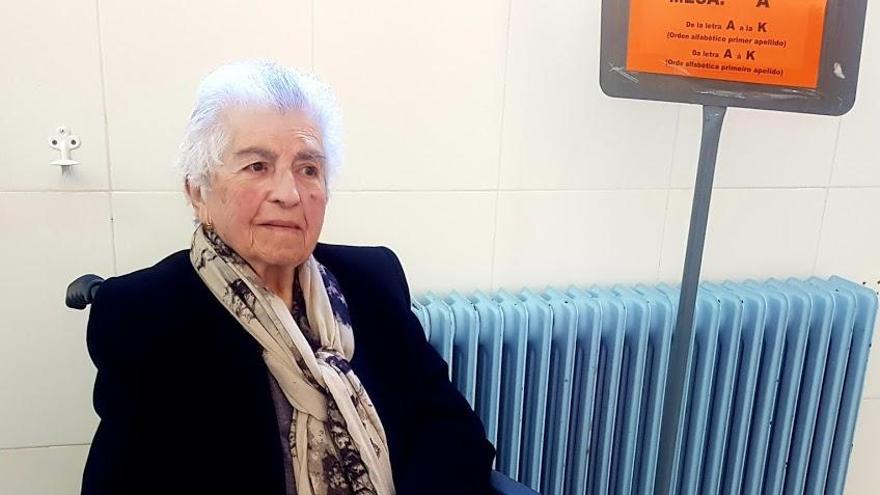 María Torres, de 95 años, tras votar en O Grove.