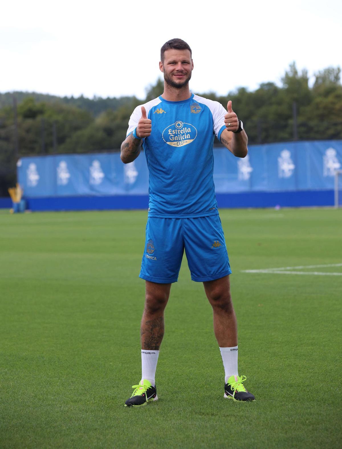 El Deportivo presenta a Daniel Bachmann