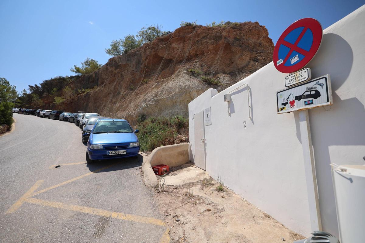 Descubre aquí todas las imágenes de la masificación en el aparcamiento de Cala d'Hort