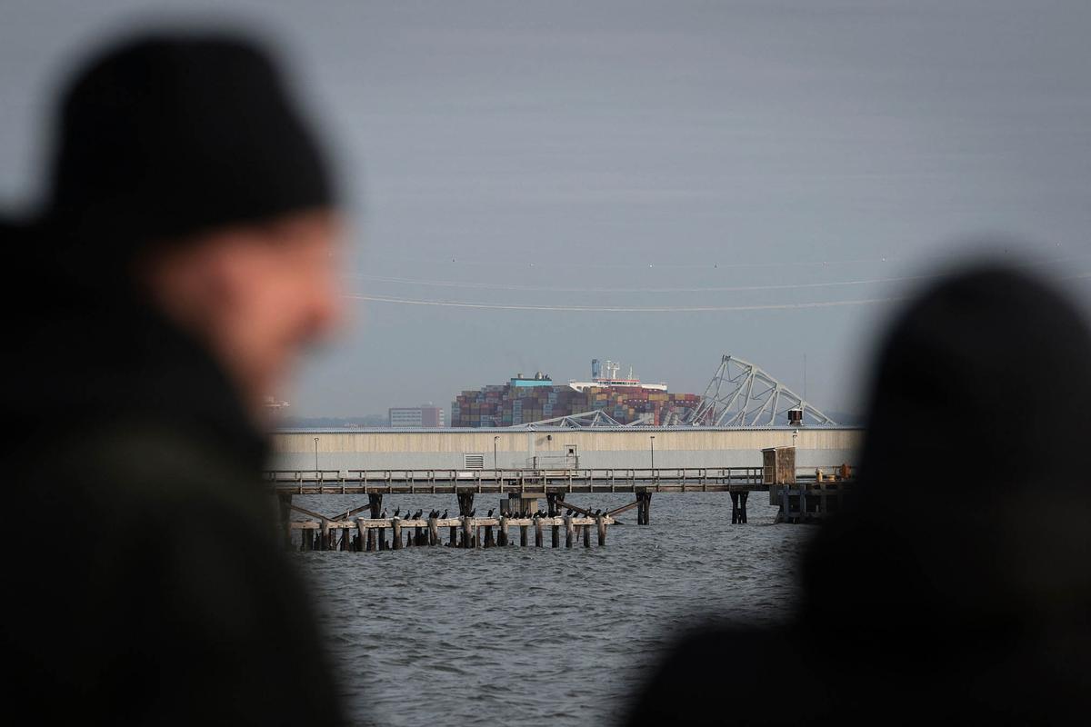 Un barco carguero  impacta contra el puente Francis Scott Key en Baltimore