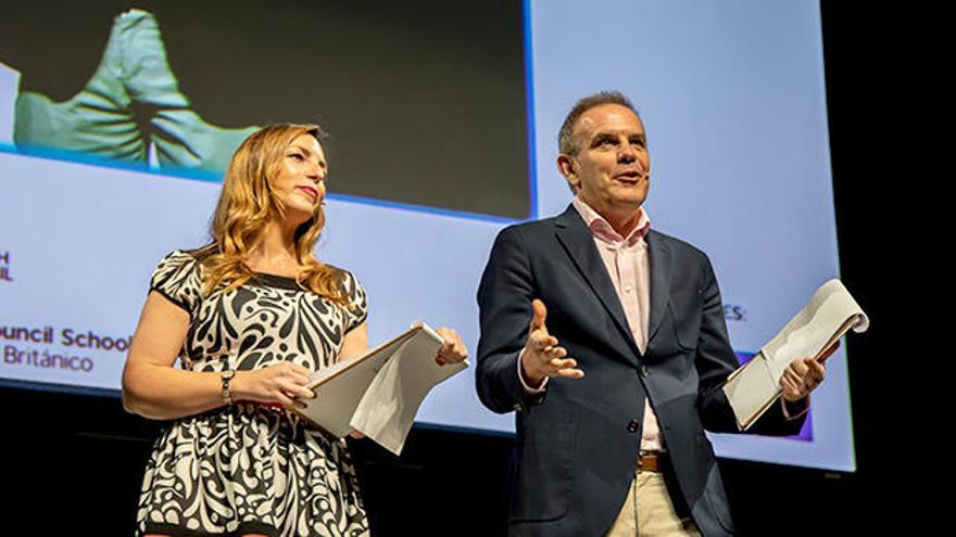 Lucía Galán y Leo Farache, presentadores del evento