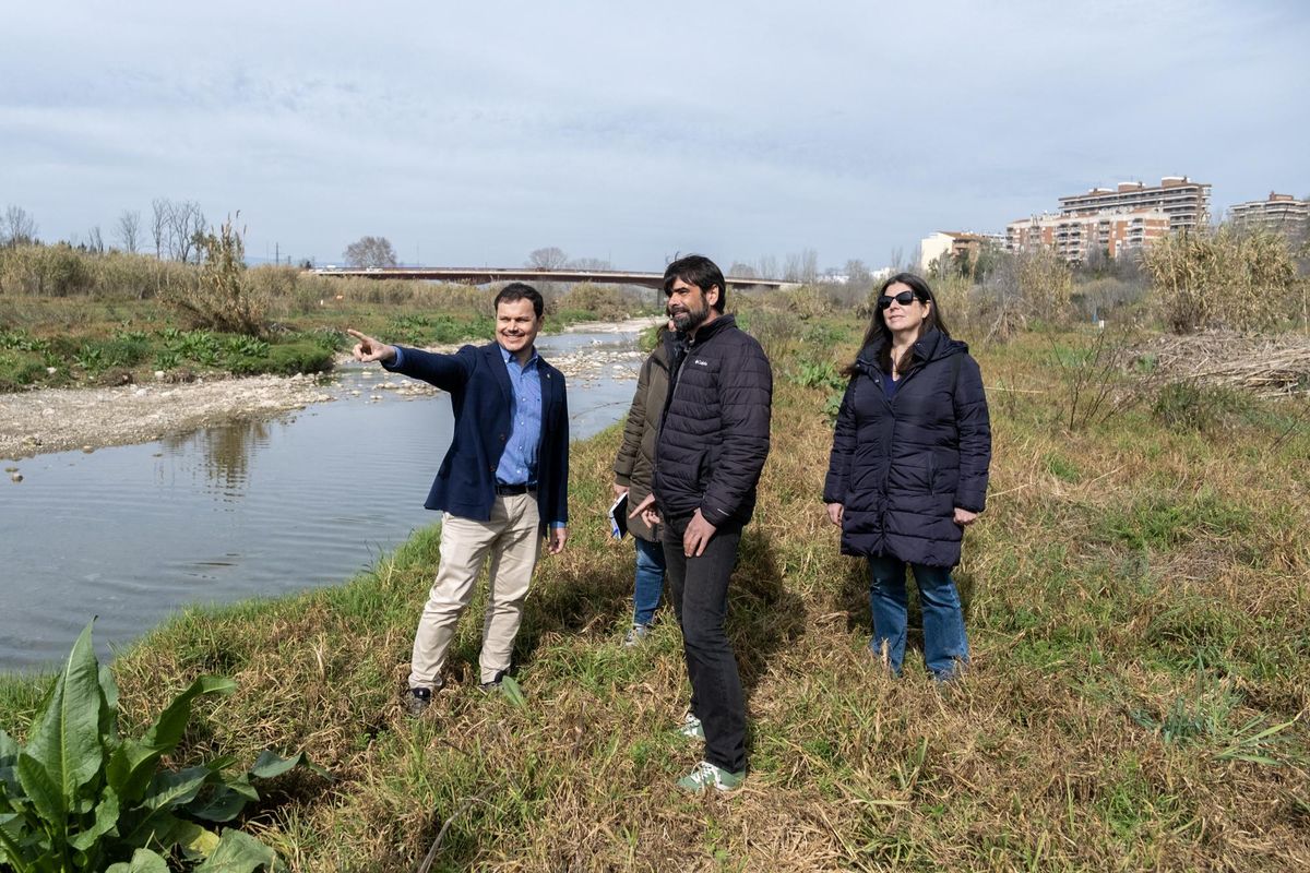 Visita del concejal de Medio Ambiente de Tarragona, Guillermo García de Castro, en el Francolí, este lunes.