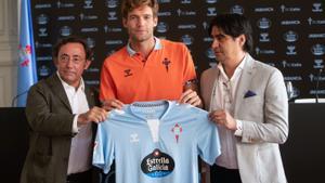 Presentación del nuevo jugador del Celta de Vigo Marcos Alonso