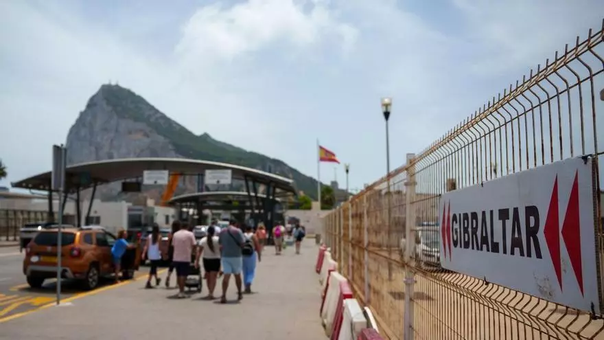 VÍDEO | La Verja de Gibraltar cae