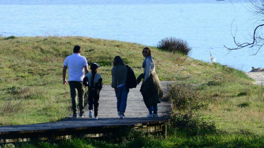 AV defende a rexeneración dunar e mellora a accesibilidade da praia de Liméns. |  G. Núñez