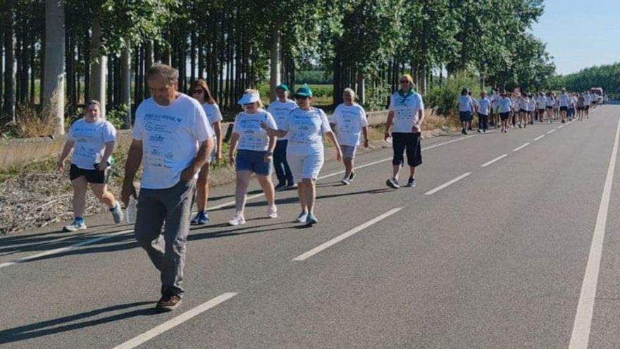 Doscientas personas marchan contra el cáncer en Micereces