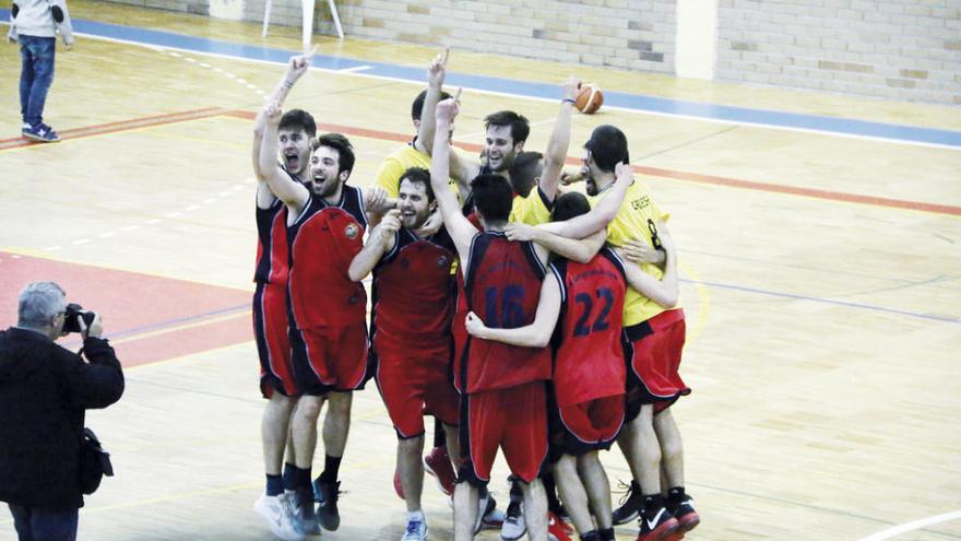 Los jugadores del Syngenta festejan la consecución del ascenso.