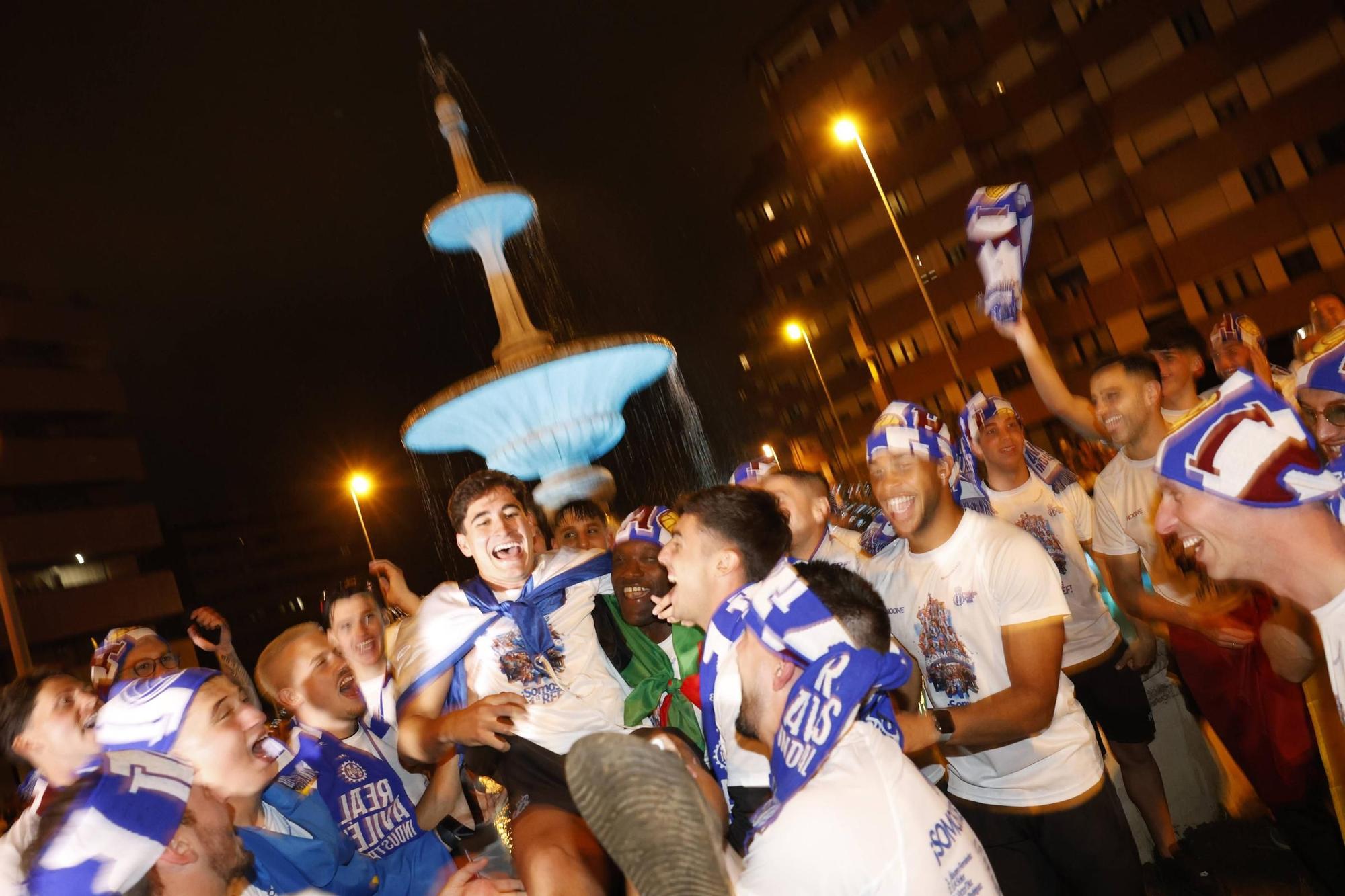 EN IMÁGENES: Locura en las calles de Avilés por el ascenso