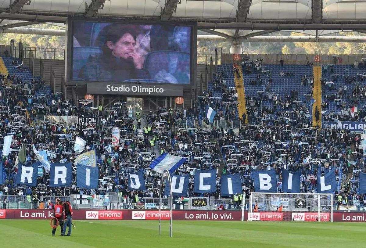 La Curva Nord de los Irriducibili, ultras de la Lazio, que no quieren mujeres en las primeras filas.