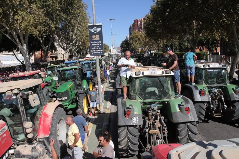 Protesta de agricultores en la Asamblea Regional