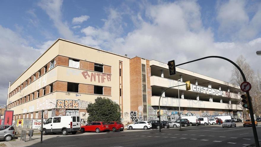 L'Ajuntament de Girona exigeix als ocupants de l'antiga fàbrica Simon que abandonin l'espai en vuit dies hàbils