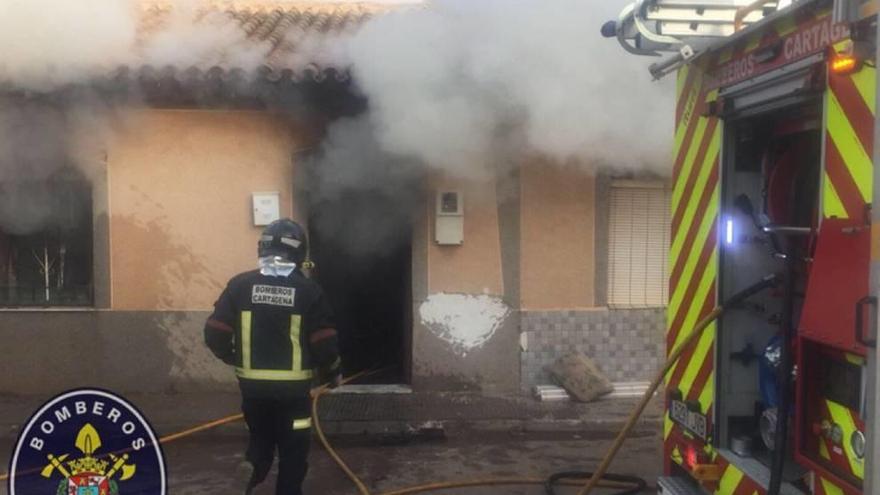 Dos incendios, en El Algar y en A Taberna Galega, sin grandes daños