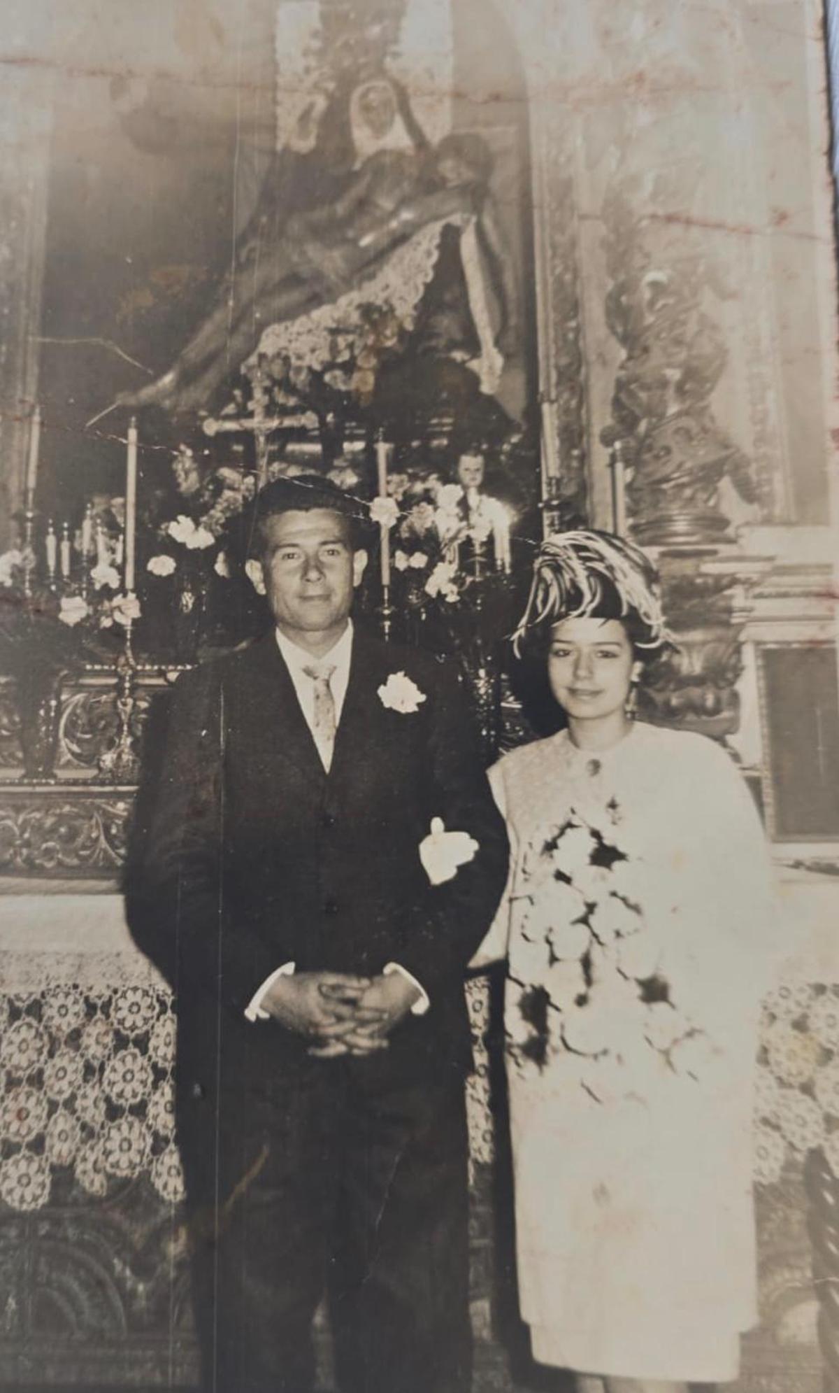 Día de su matrimonio por poderes en Zamora. Las veces las hizo el hermano mayor del marido