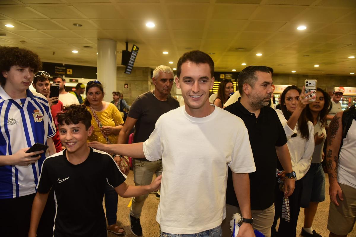 Llega Marc Casadó a A Coruña para incorporarse al Deportivo Llega Marc Casadó a A Coruña para incorporarse al Deportivo