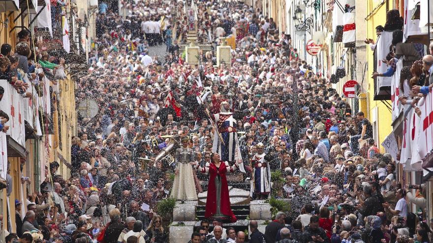 Alcoy refuerza el dispositivo de seguridad durante la Trilogía Festera con más de 2.600 efectivos