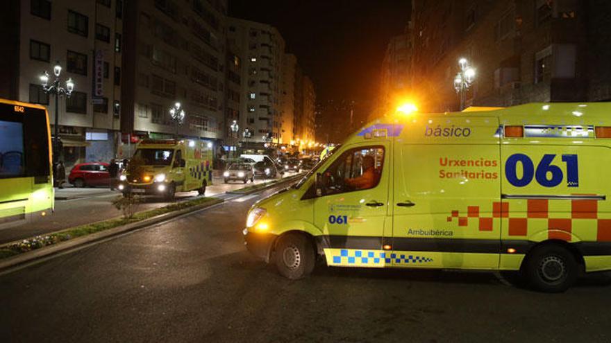 Las ambulancias en el lugar del atropello. // Nick