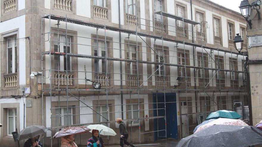 Los trabajos arrancaron este lunes en la fachada trasera, en la calle Fonte do Rei.