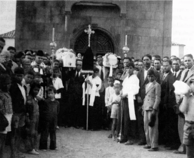 Una tarde de ataúdes blancos en La Aldea