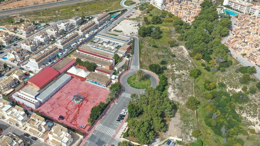 El Colegio Los Dolses de Orihuela Costa se queda sin las obras de mejora pendientes