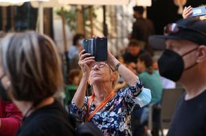 Varios turistas pasean por la calles de Málaga, después de que haya atracado un crucero con más de seis mil cruceristas durante el puente de la Hispanidad a 12 de octubre de 2021 en Málaga (Andalucía). La ocupación de los hoteles de la ciudad, se encuentr