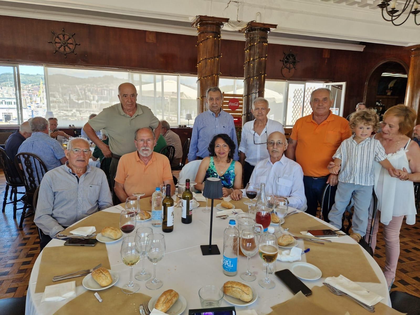 Risas y anécdotas en la comida anual de «A Morriña de Pescanova»