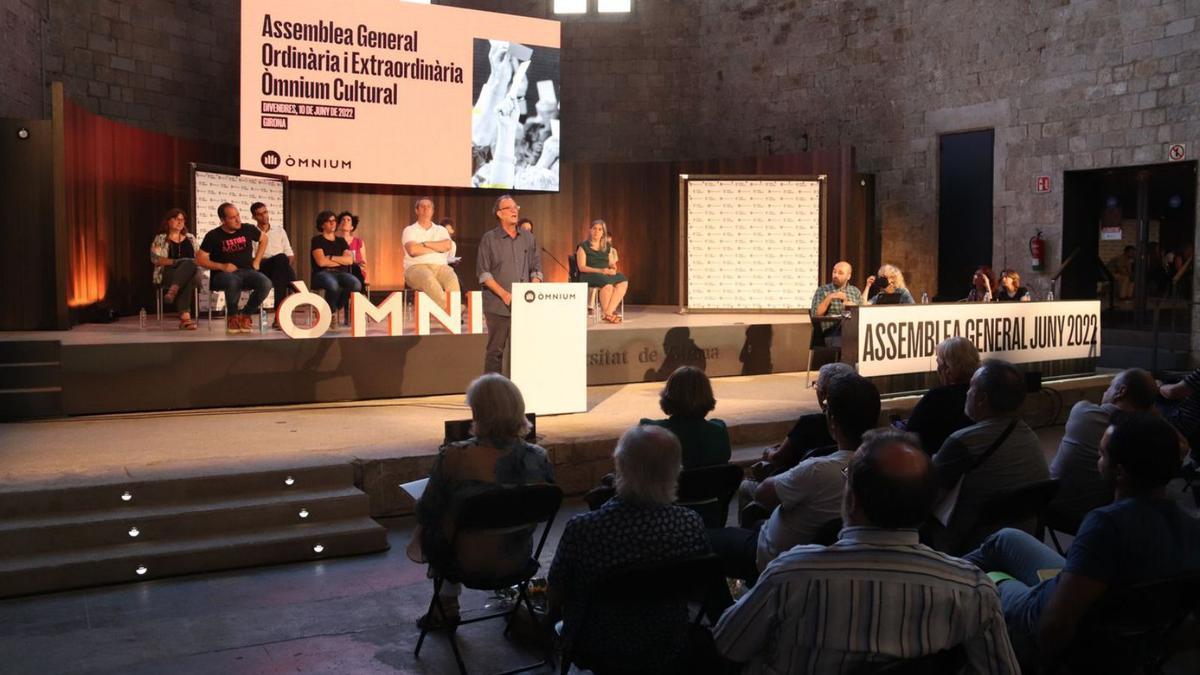 Xavier Antich, durant la seva intervenció en l’assemblea d’Òmnium celebrada ahir a Girona. | ACN