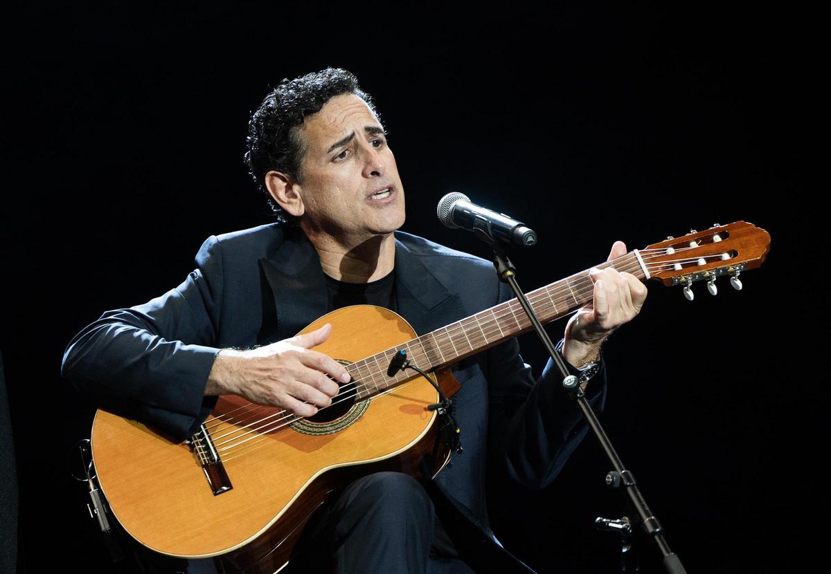Juan Diego Flórez, amb la guitarra, al Cap Roig.