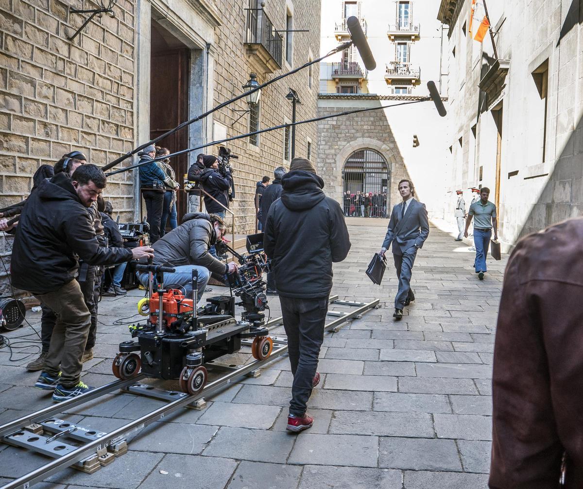 Un momento del rodaje en Barcelona de la serie de Movistar+ 'El dia de mañana'.