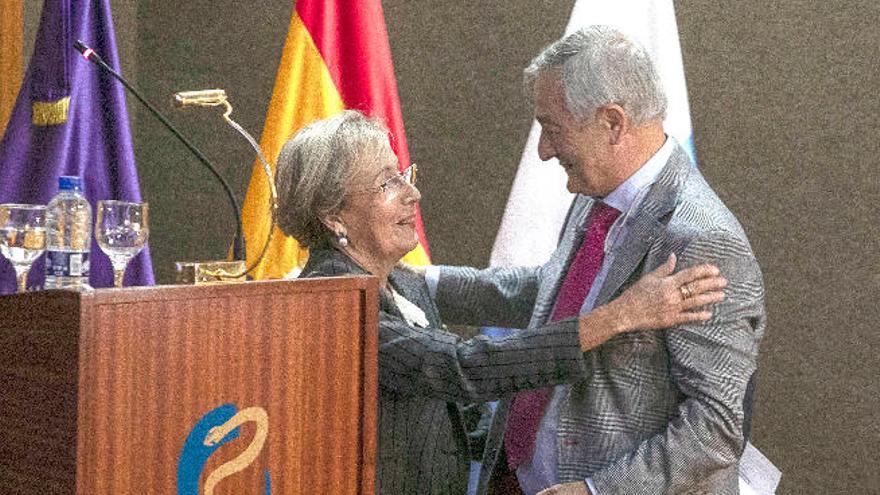 Valladares junto a su compañera de profesión, Raquel Martín.