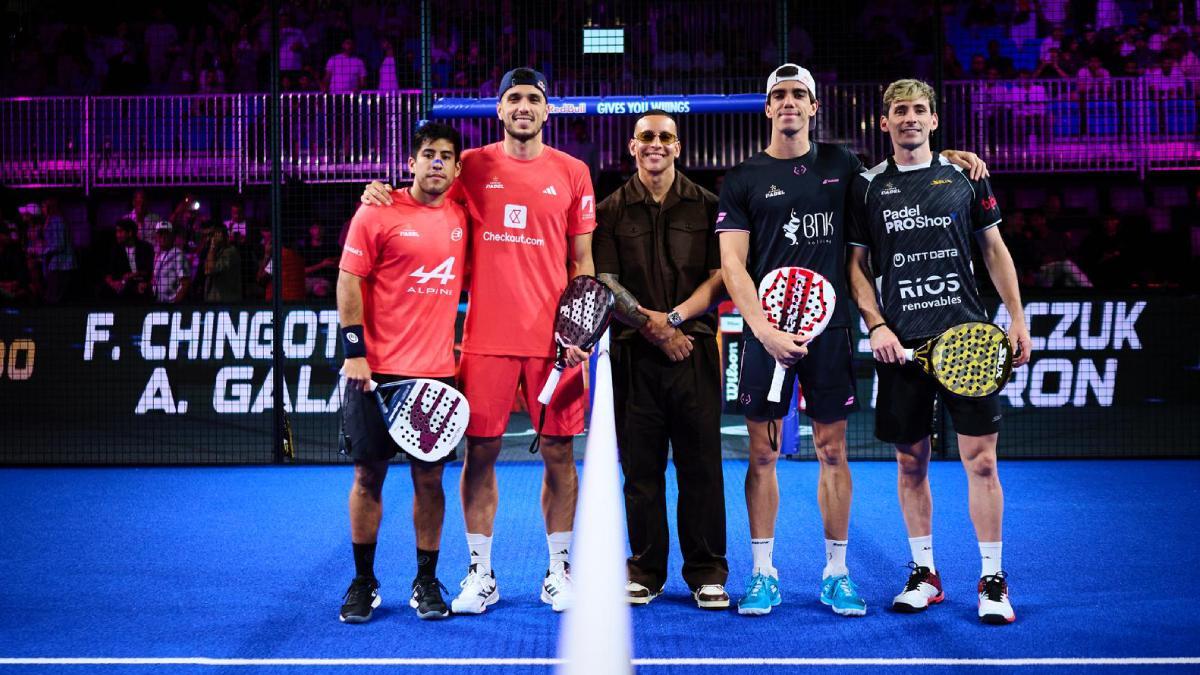 Galán y Lebrón con sus parejas y con el cantante Daddy Yankee, encargado del sorteo