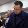Xavi, firmando para la candidatura de Víctor Font