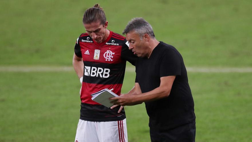 Torrent parlant amb un futbolista del Flamengo