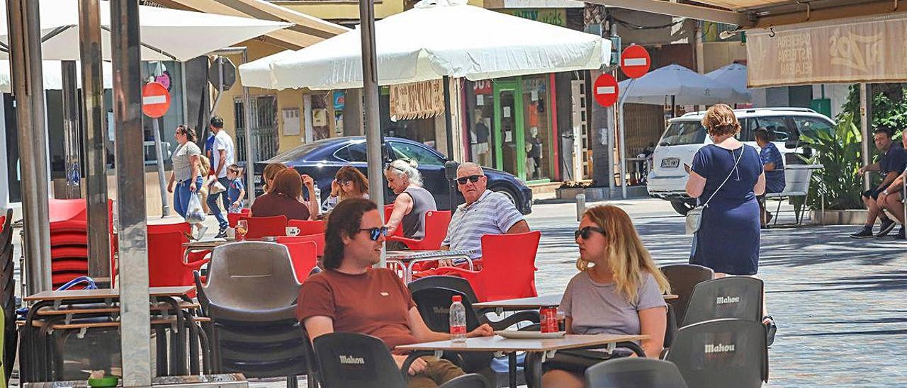 Terraza del casco urbano de Pilar de la Horadada, ayer.