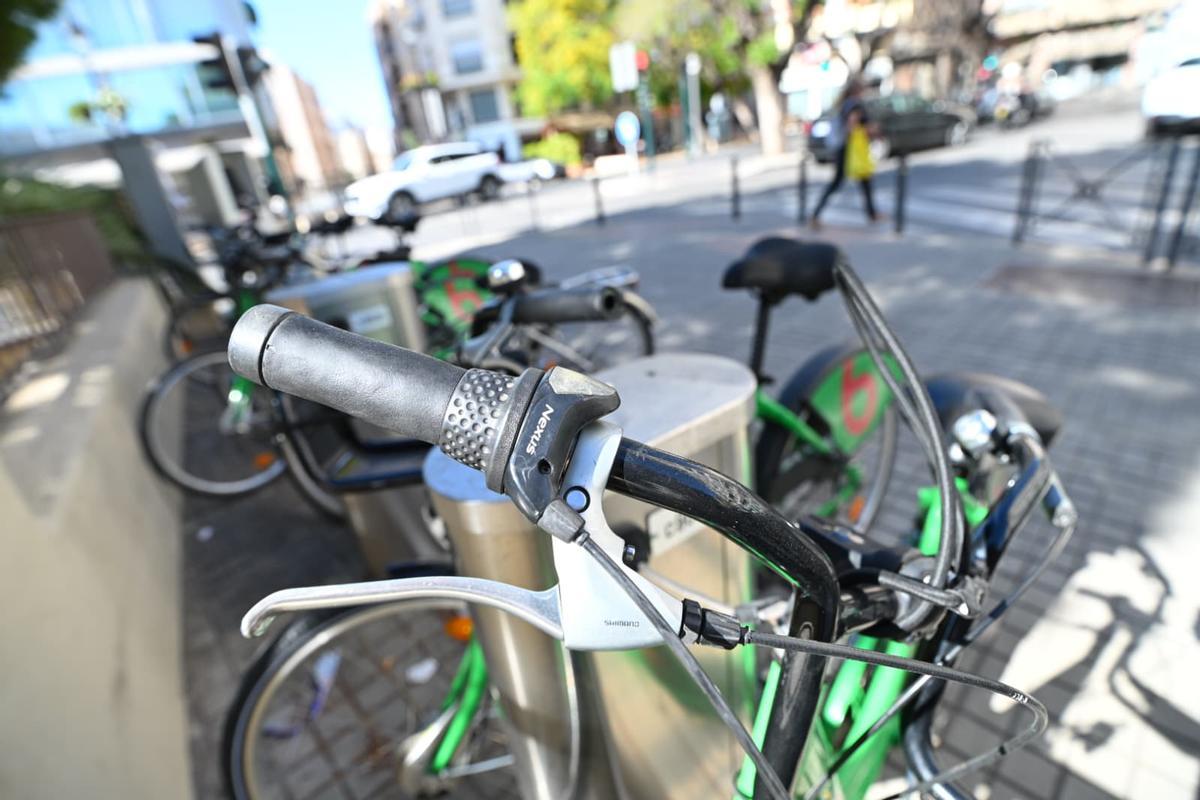 La estación situada junto al Puente de Santa Teresa en Elche sufría el sabotaje de cinco de sus bicicletas