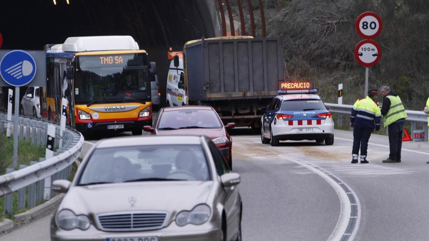 Un accident a la variant de Girona ha ocasionat cues de 2 quilòmetres