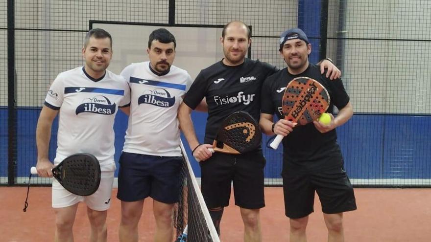 Jugadores del Fisiofyr, con sus rivales