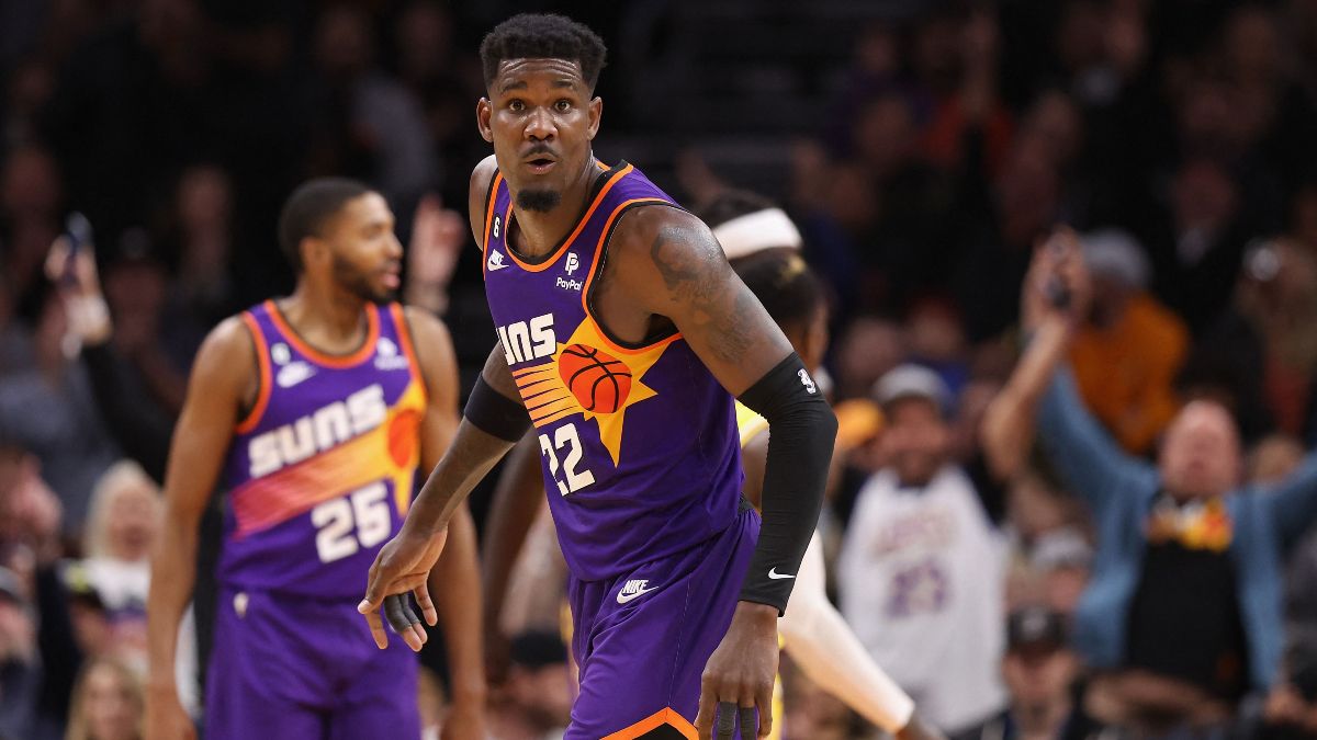 Ayton, uno de los pocos titulares que participó ante los Grizzlies