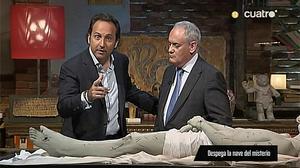 Iker Jiménez i el doctor Cabrera van exercir de forenses de Jesús.
