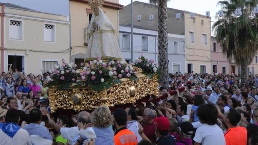 La Hermandad de las Cruces tiene ya todo listo para recibir a la virgen