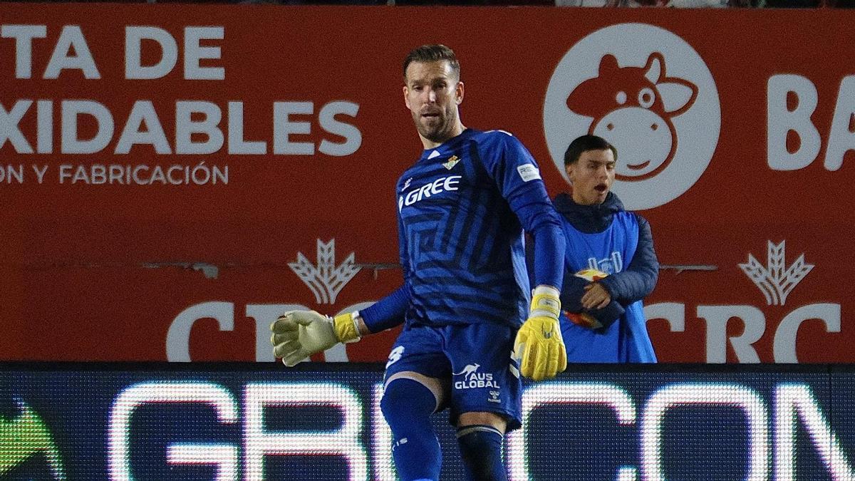 Adrián San Miguel durante el partido entre el Real Murcia y el Real Betis Balompié de 1/16 de Copa del Rey en el Enrique Roca