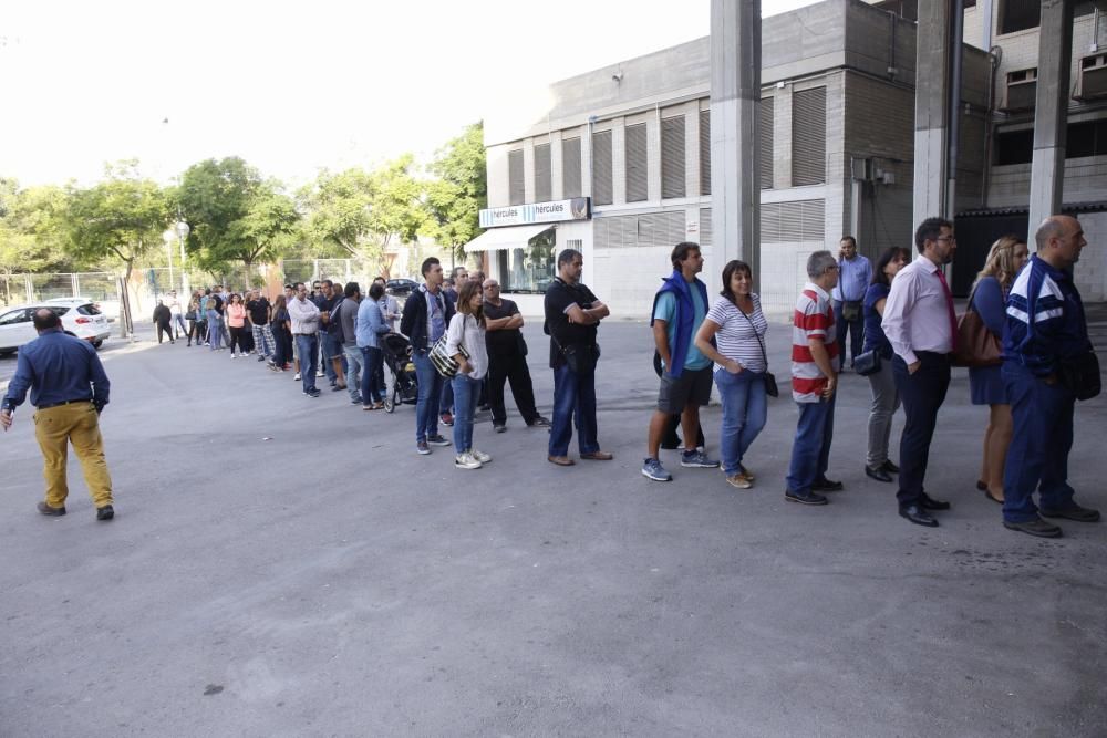 Colas en el Rico Pérez para las entradas del Hércules-Barça