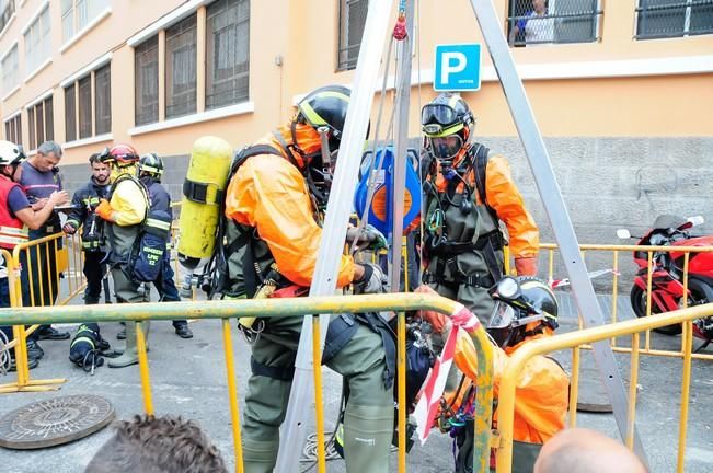 Efectivos de los Bomberos de Las Palmas de Gran ...