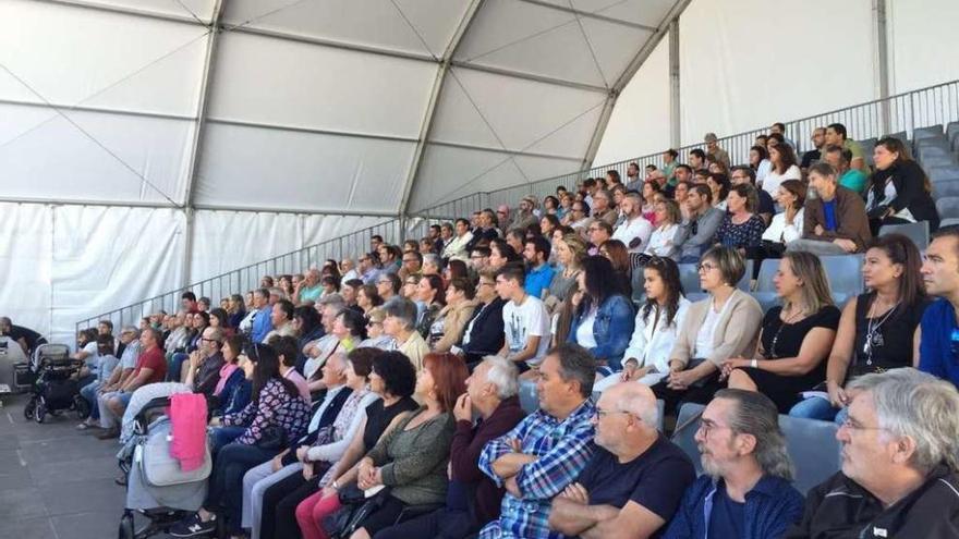 Público en la carpa institucional-auditorio durante la charla de Francisco Meis, ayer. // Muñiz