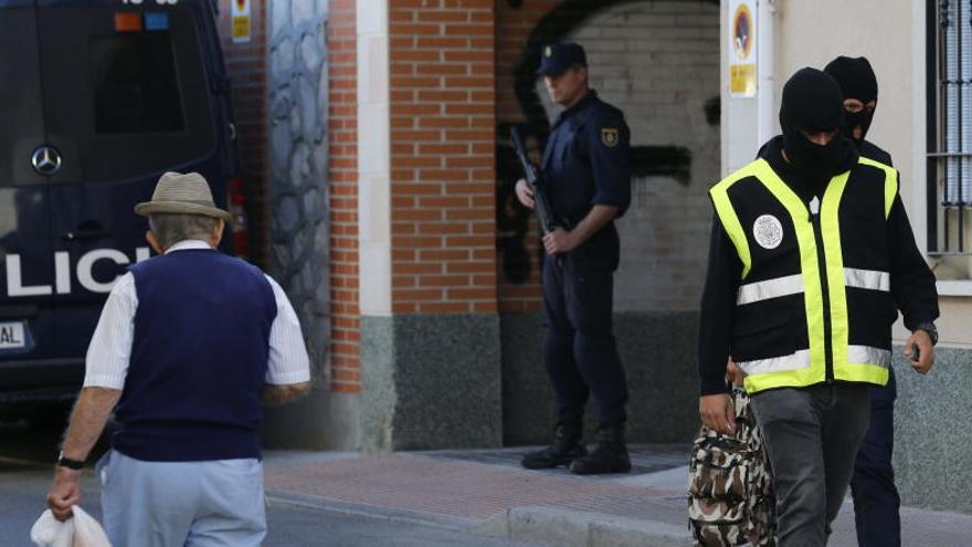 Agentes en el operativo de San Martín de la Vega (Madrid).