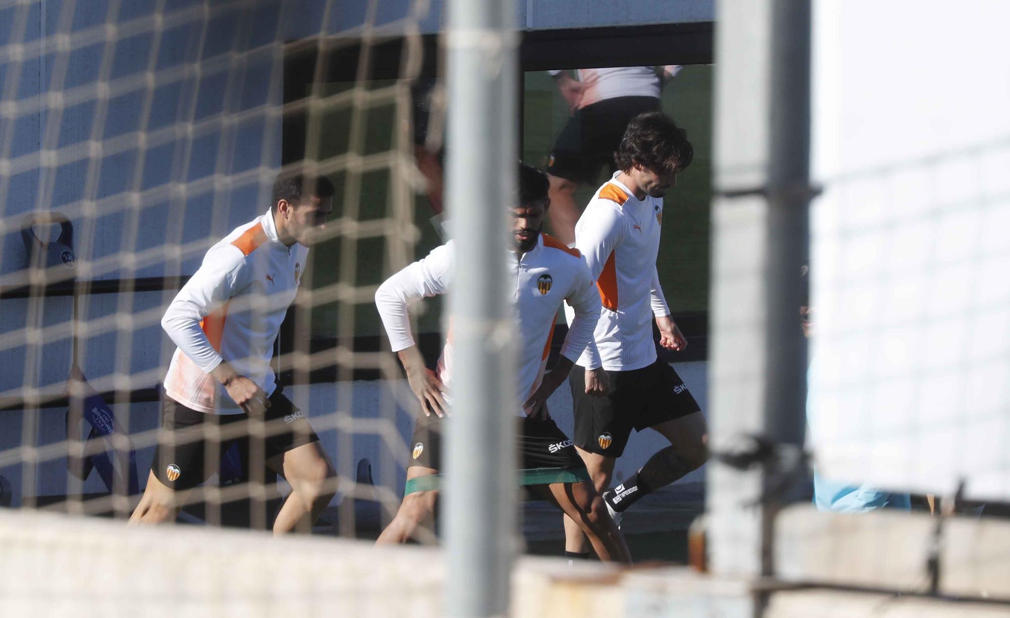 Entrenamiento del Valencia, a puerta cerrada