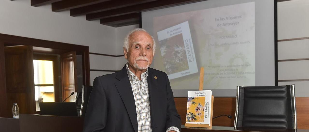 Teo Mesa presenta el poemario En las Vísperas de Anteayer, en la Casa Museo Pérez Galdós.