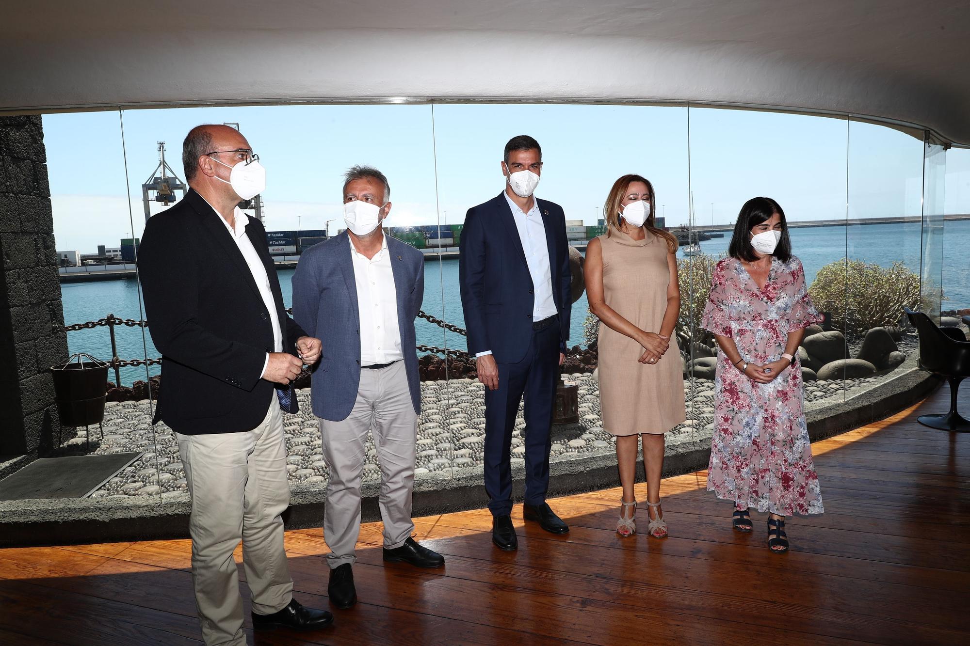 Reunión entre Ángel Víctor Torres y Pedro Sánchez en el Castillo de San José en Arrecife