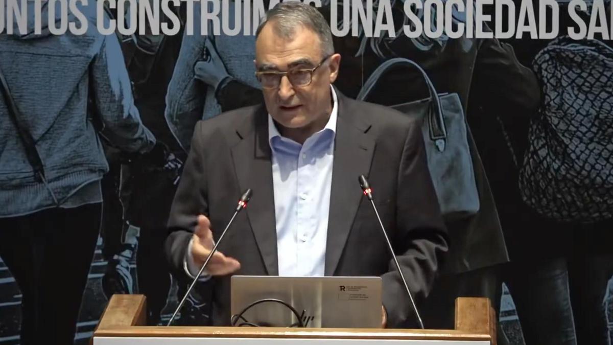 El catedrático de la UA Josep Bernabeu durante la presentación del monográfico en el Ministerio de Sanidad