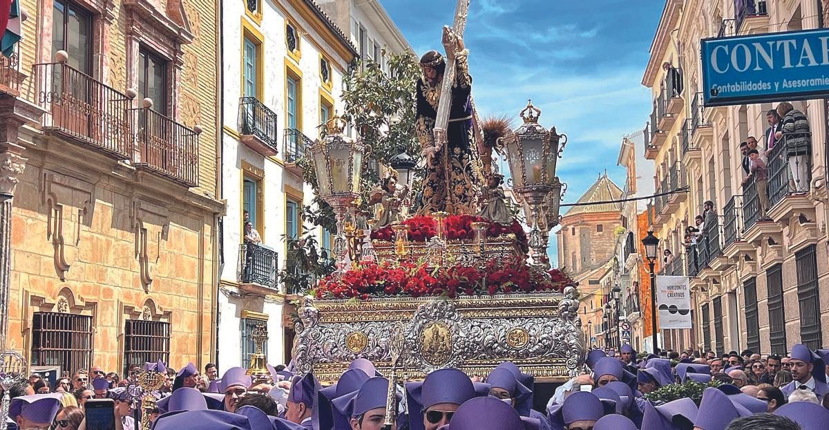 Tramo final del recorrido de Nuestro Padre Jesús Nazareno por la calle de San Pedro hacia el llanete de la capillita.